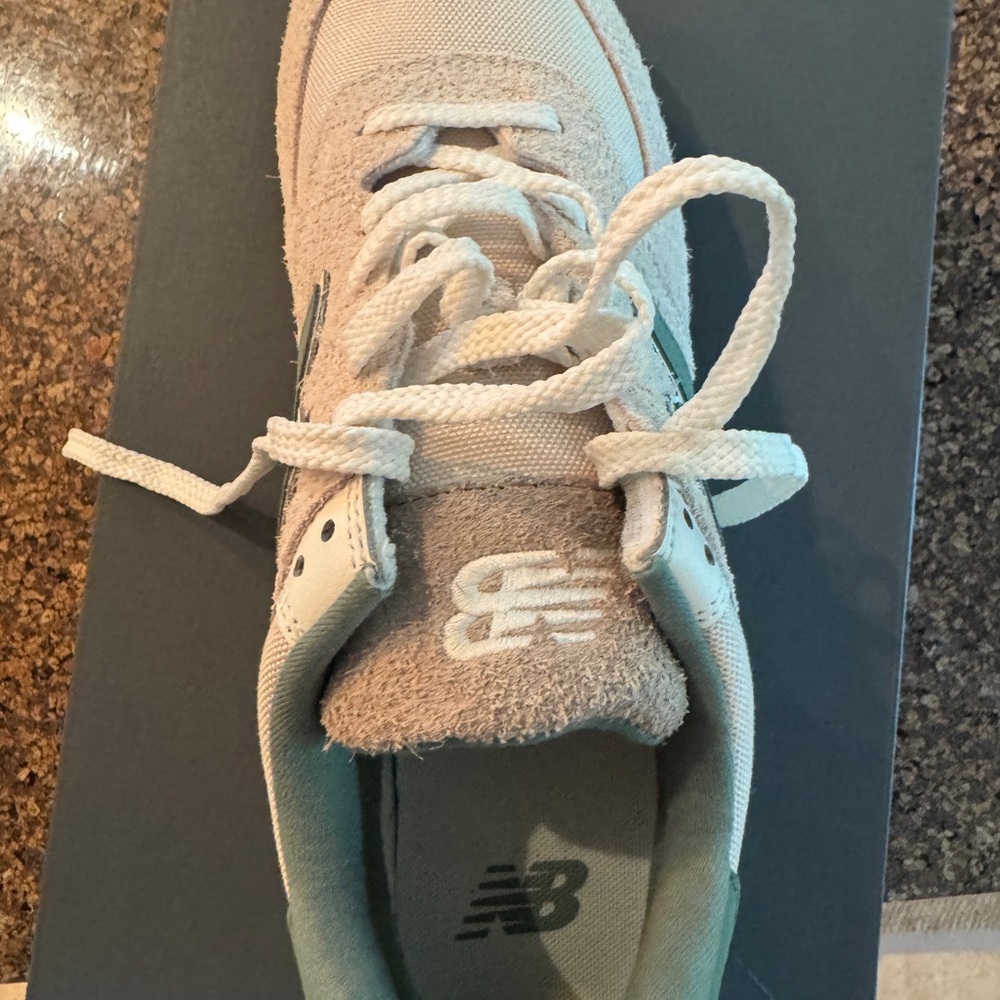 New Balance Unisex 574 Green and Cream Sneakers - Picture 4 of 7
